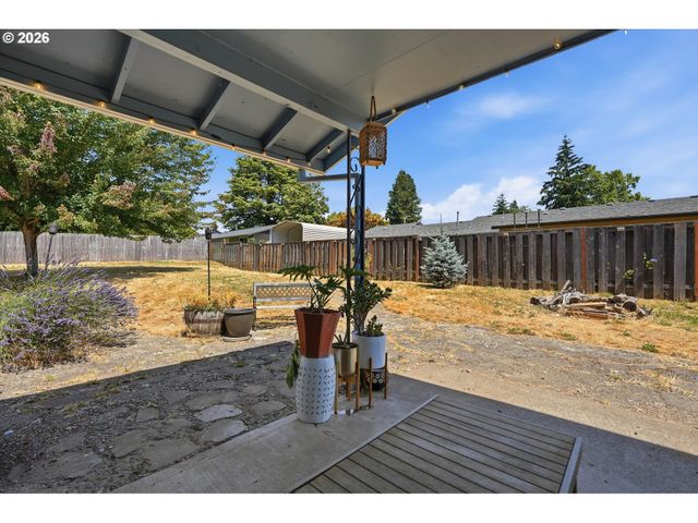 2321 Se SPRUCE St, Hillsboro, OR 97123