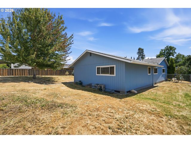 2321 Se SPRUCE St, Hillsboro, OR 97123