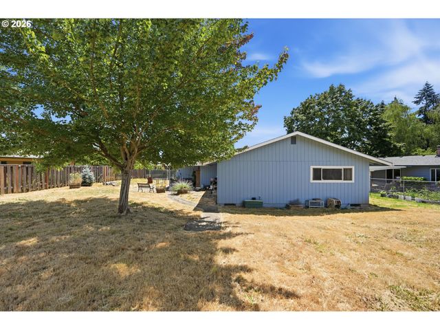 2321 Se SPRUCE St, Hillsboro, OR 97123