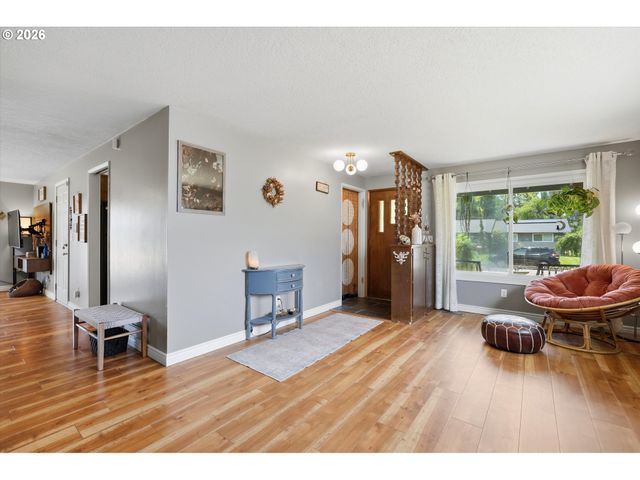 2321 Se SPRUCE St, Hillsboro, OR 97123
