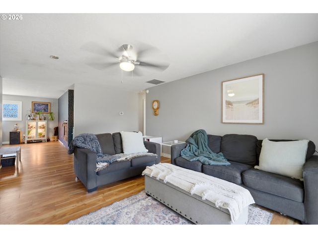 2321 Se SPRUCE St, Hillsboro, OR 97123