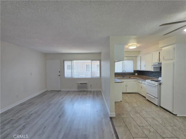 15436 Vanowen 9, Van Nuys, CA 91406