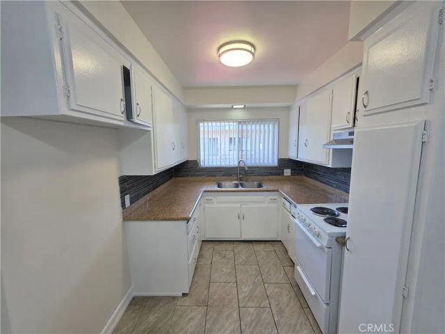 15436 Vanowen 9, Van Nuys, CA 91406