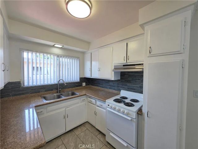 15436 Vanowen 9, Van Nuys, CA 91406
