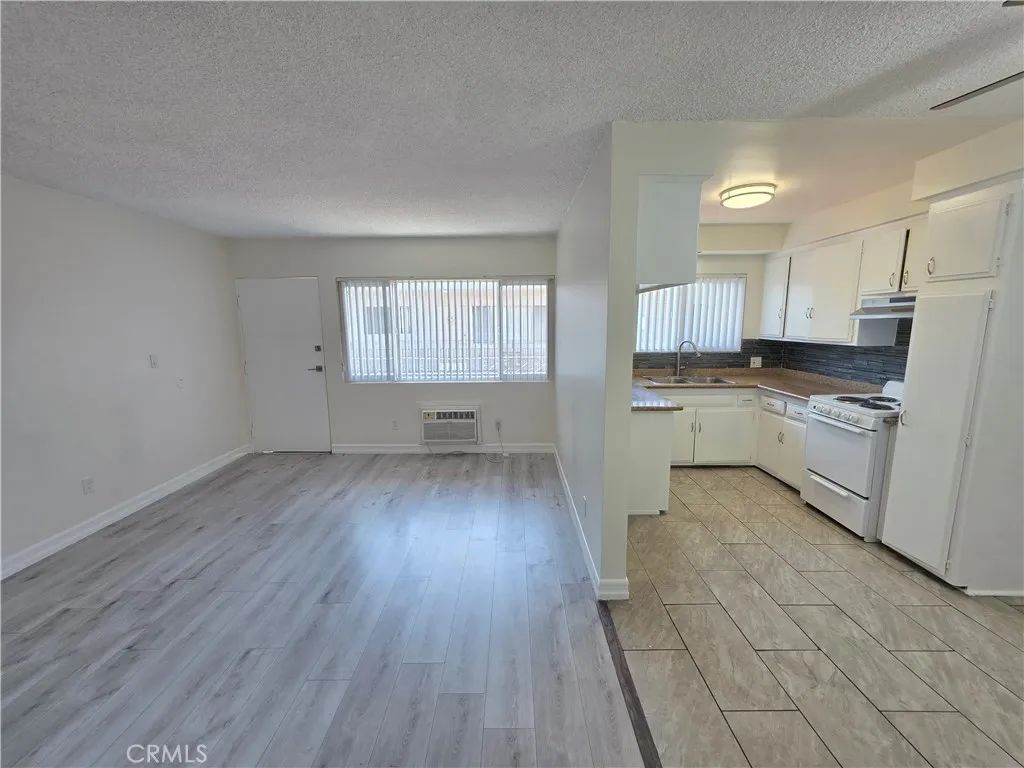 15436 Vanowen 9, Van Nuys, CA 91406