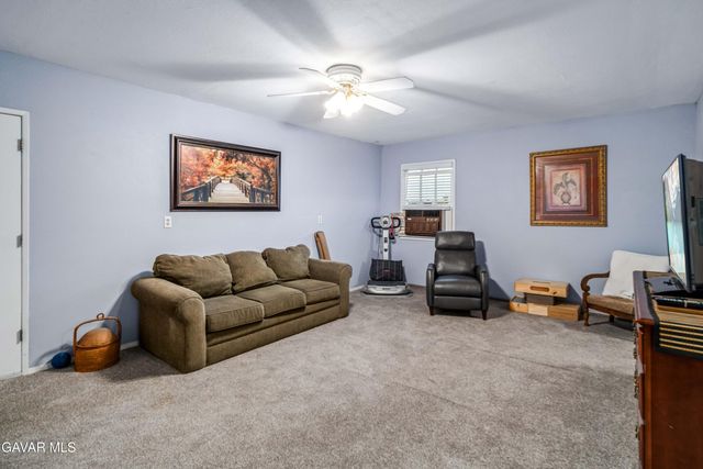 1734 W Lancaster Boulevard, Lancaster, CA 93534