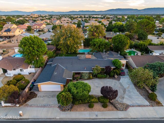 1734 W Lancaster Boulevard, Lancaster, CA 93534