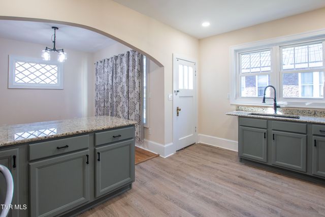 407 & 409 Poplar Street, Bristol, TN 37620