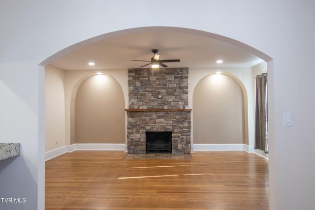 407 & 409 Poplar Street, Bristol, TN 37620