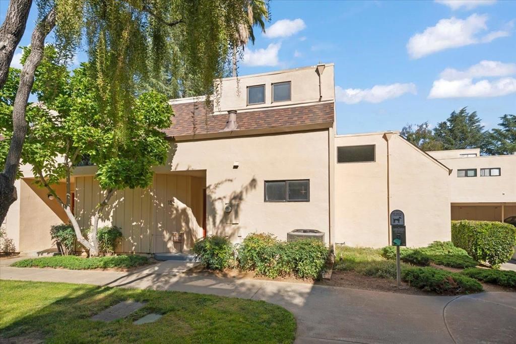 Image 2 of property listing at 8170 Westwood Drive 15, Gilroy, CA 95020