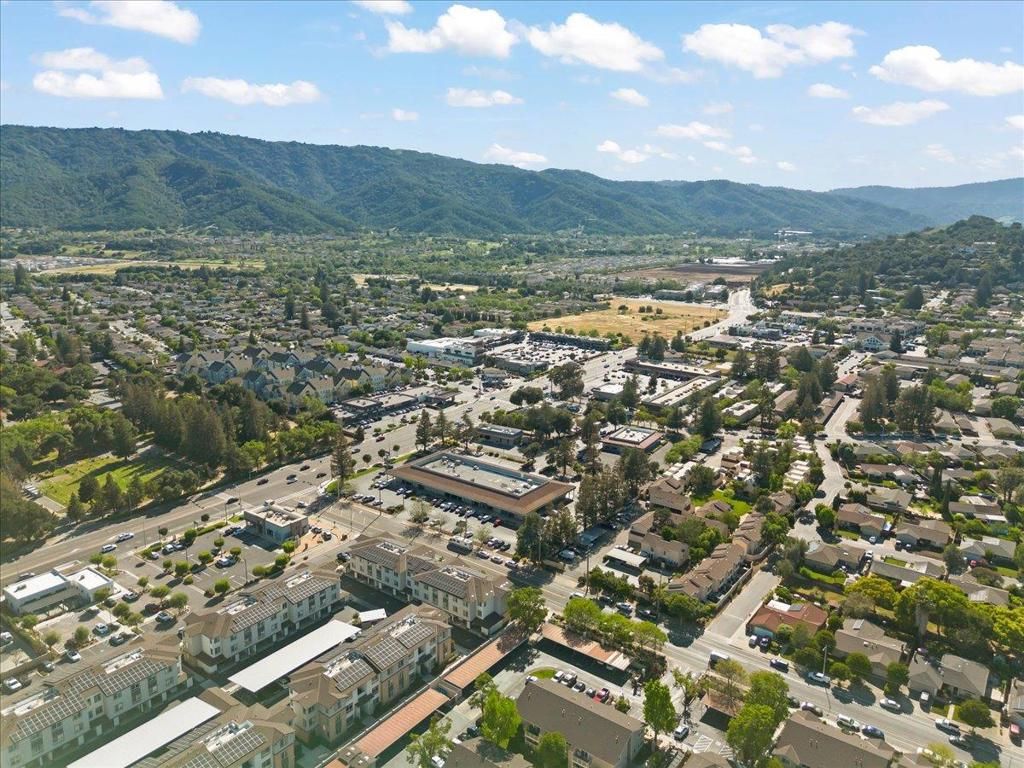 Image 31 of property listing at 8170 Westwood Drive 15, Gilroy, CA 95020