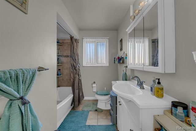 24880 Warrington Avenue, Eastpointe, MI 48021