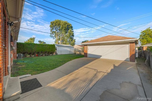 24880 Warrington Avenue, Eastpointe, MI 48021