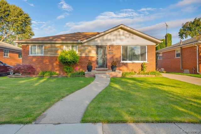 24880 Warrington Avenue, Eastpointe, MI 48021