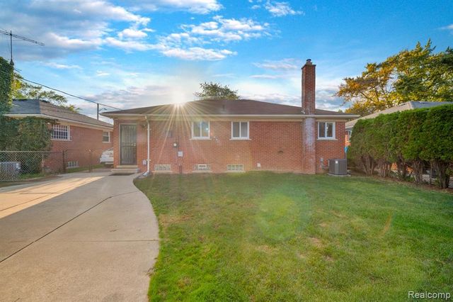 24880 Warrington Avenue, Eastpointe, MI 48021