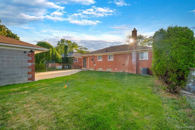 24880 Warrington Avenue, Eastpointe, MI 48021