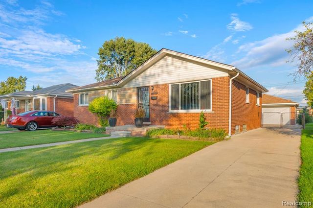 24880 Warrington Avenue, Eastpointe, MI 48021