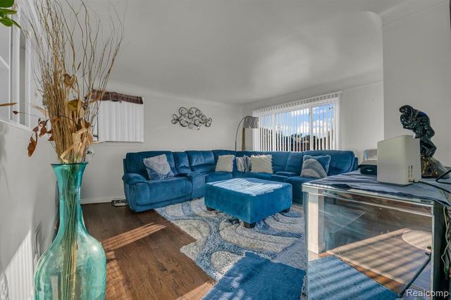 24880 Warrington Avenue, Eastpointe, MI 48021