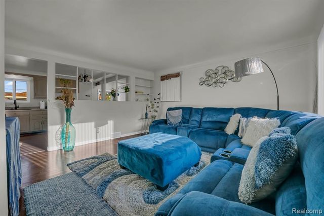 24880 Warrington Avenue, Eastpointe, MI 48021