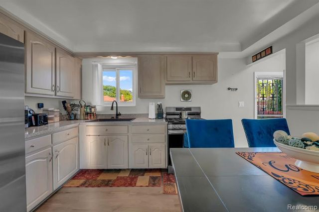 24880 Warrington Avenue, Eastpointe, MI 48021