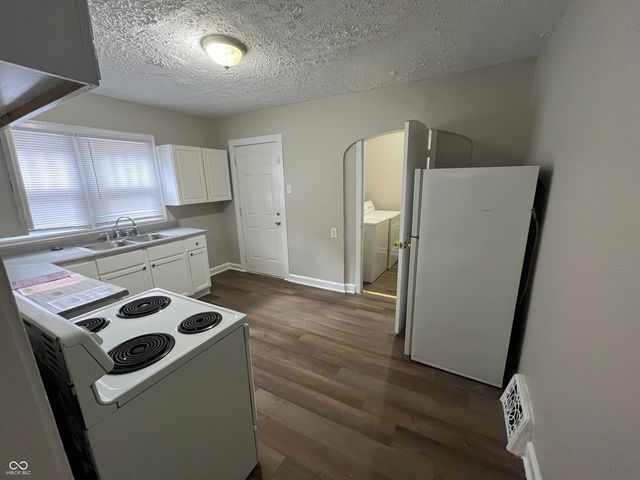4218 Carrollton Avenue, Indianapolis, IN 46205