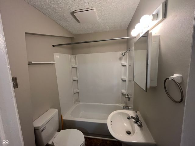 4218 Carrollton Avenue, Indianapolis, IN 46205
