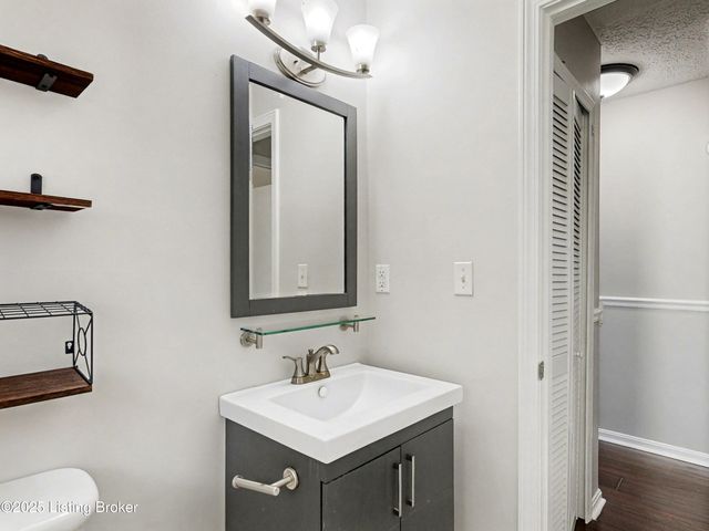 8209 Vaughn Mill Rd, Louisville, KY 40228