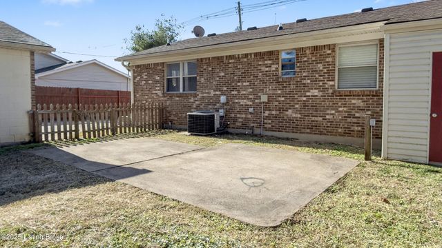 8209 Vaughn Mill Rd, Louisville, KY 40228