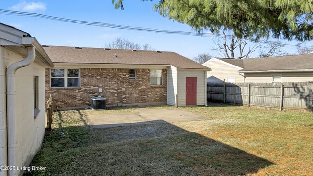 8209 Vaughn Mill Rd, Louisville, KY 40228