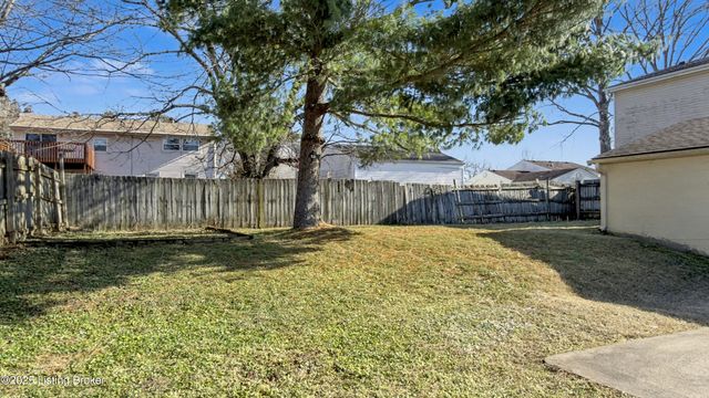 8209 Vaughn Mill Rd, Louisville, KY 40228