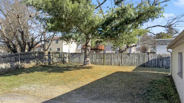 8209 Vaughn Mill Rd, Louisville, KY 40228