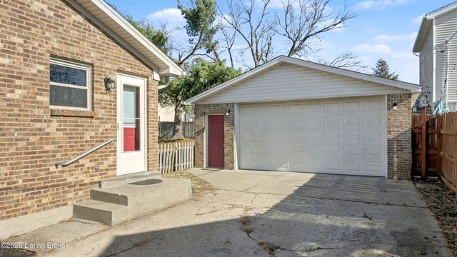 8209 Vaughn Mill Rd, Louisville, KY 40228