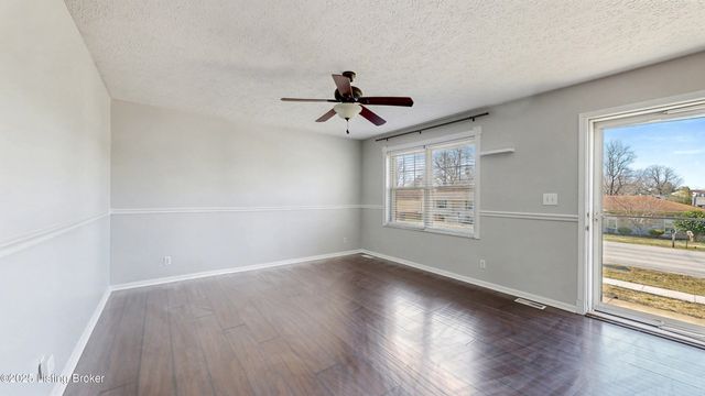 8209 Vaughn Mill Rd, Louisville, KY 40228