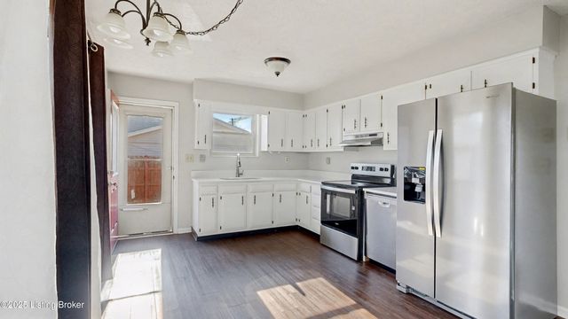 8209 Vaughn Mill Rd, Louisville, KY 40228