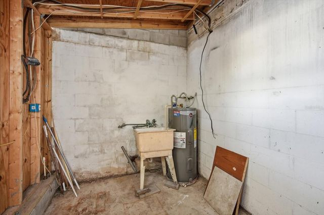 10047 N 53RD STREET, Temple Terrace, FL 33617