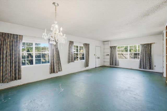 10047 N 53RD STREET, Temple Terrace, FL 33617