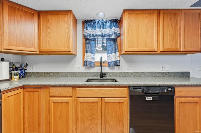 8528 Spring Forest Drive, Fort Wayne, IN 46804