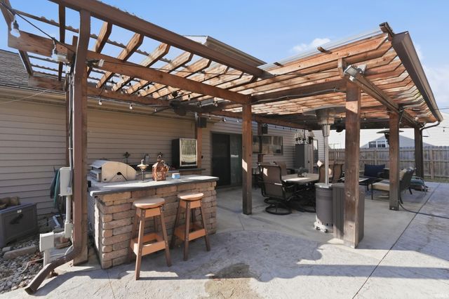 8528 Spring Forest Drive, Fort Wayne, IN 46804