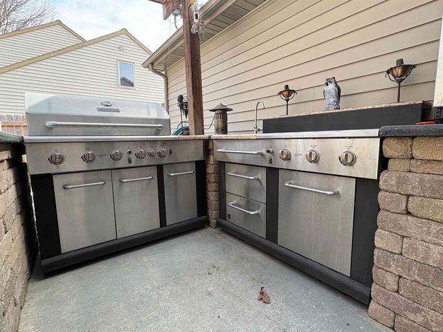 8528 Spring Forest Drive, Fort Wayne, IN 46804