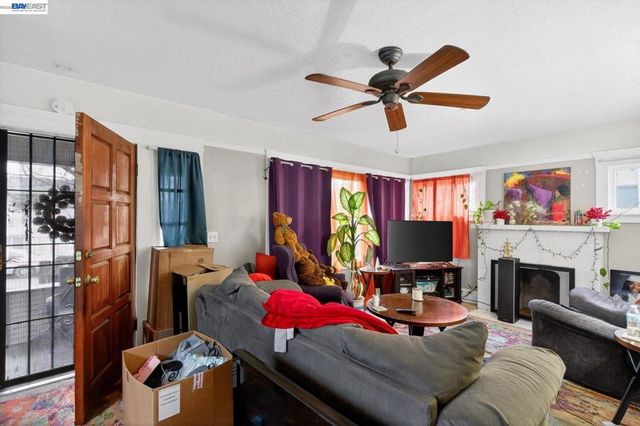 2724 2724 E 22nd St, Oakland, CA 94601