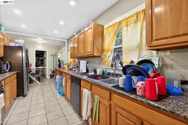 2724 2724 E 22nd St, Oakland, CA 94601