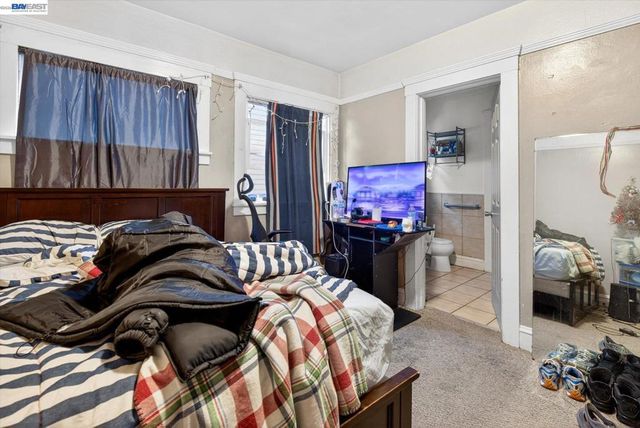 2724 2724 E 22nd St, Oakland, CA 94601