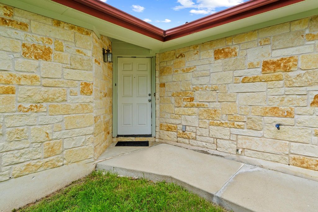 243-245 Marvin CV, Hutto, TX 78634