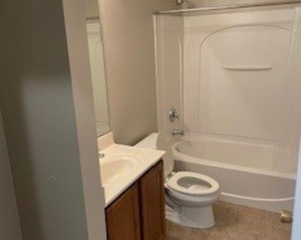 10 N Lake Street 310, Grayslake, IL 60030