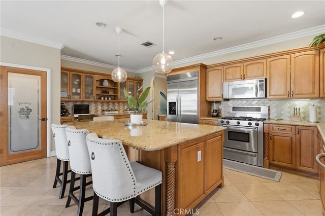 22711 Collins Street, Woodland Hills, CA 91367