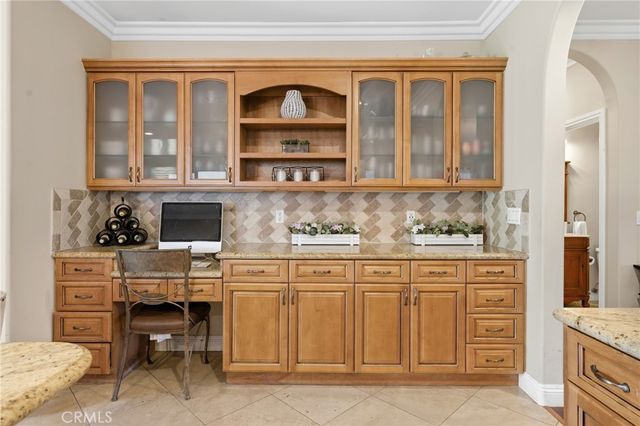 22711 Collins Street, Woodland Hills, CA 91367