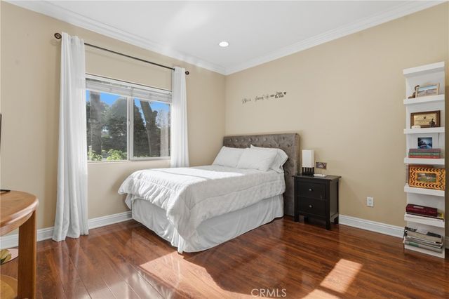 22711 Collins Street, Woodland Hills, CA 91367