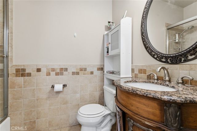 22711 Collins Street, Woodland Hills, CA 91367