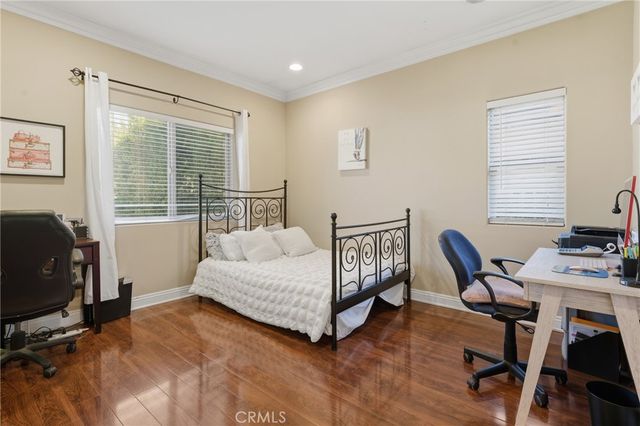 22711 Collins Street, Woodland Hills, CA 91367