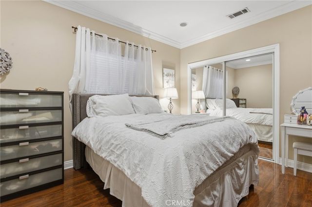 22711 Collins Street, Woodland Hills, CA 91367